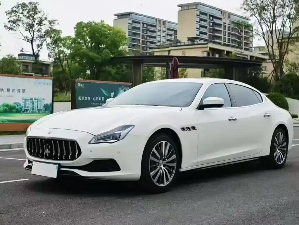 Maserati Quattroporte — фото 1