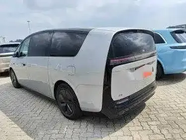 Li Auto MEGA — фото 3