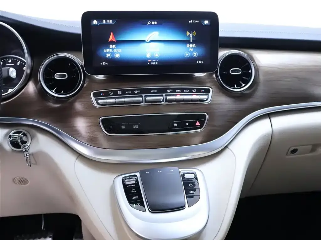 Mercedes-Benz V-Class — фото 10