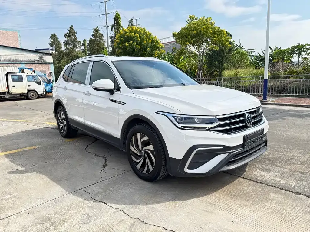 Volkswagen Tiguan L — фото 3