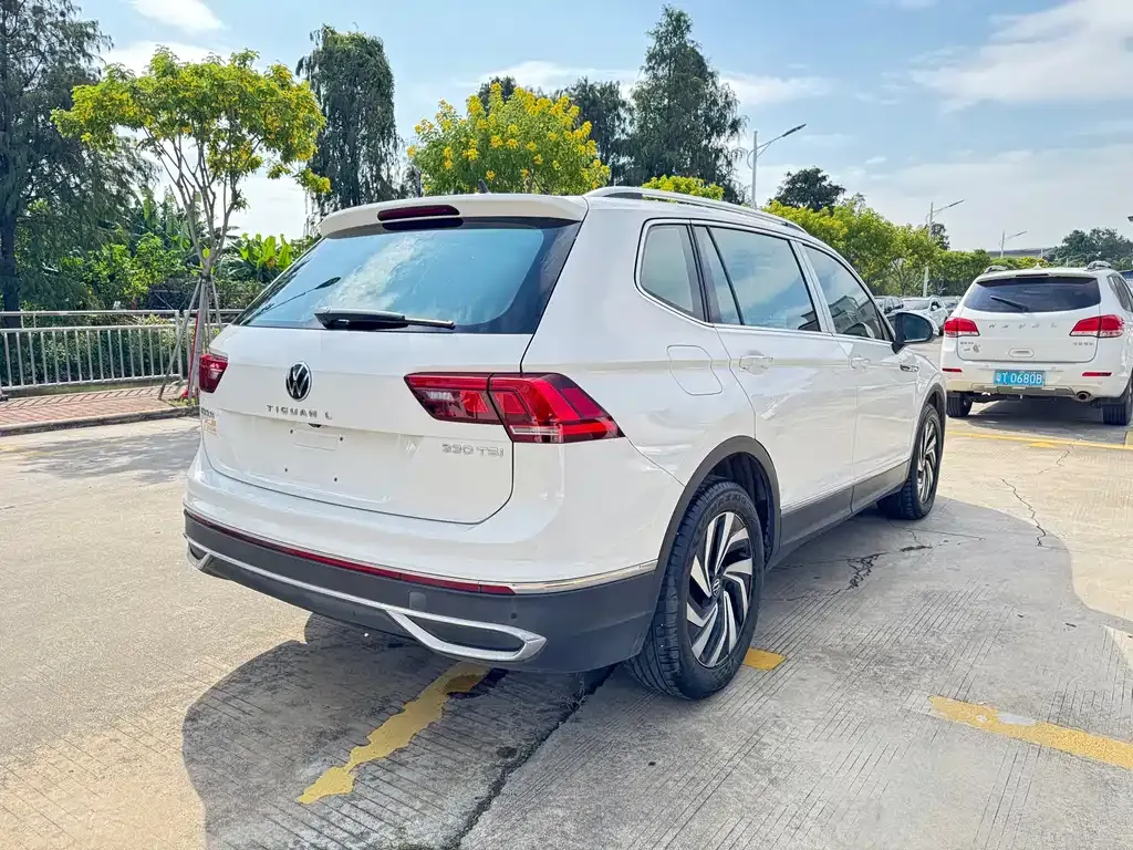 Volkswagen Tiguan L — фото 6