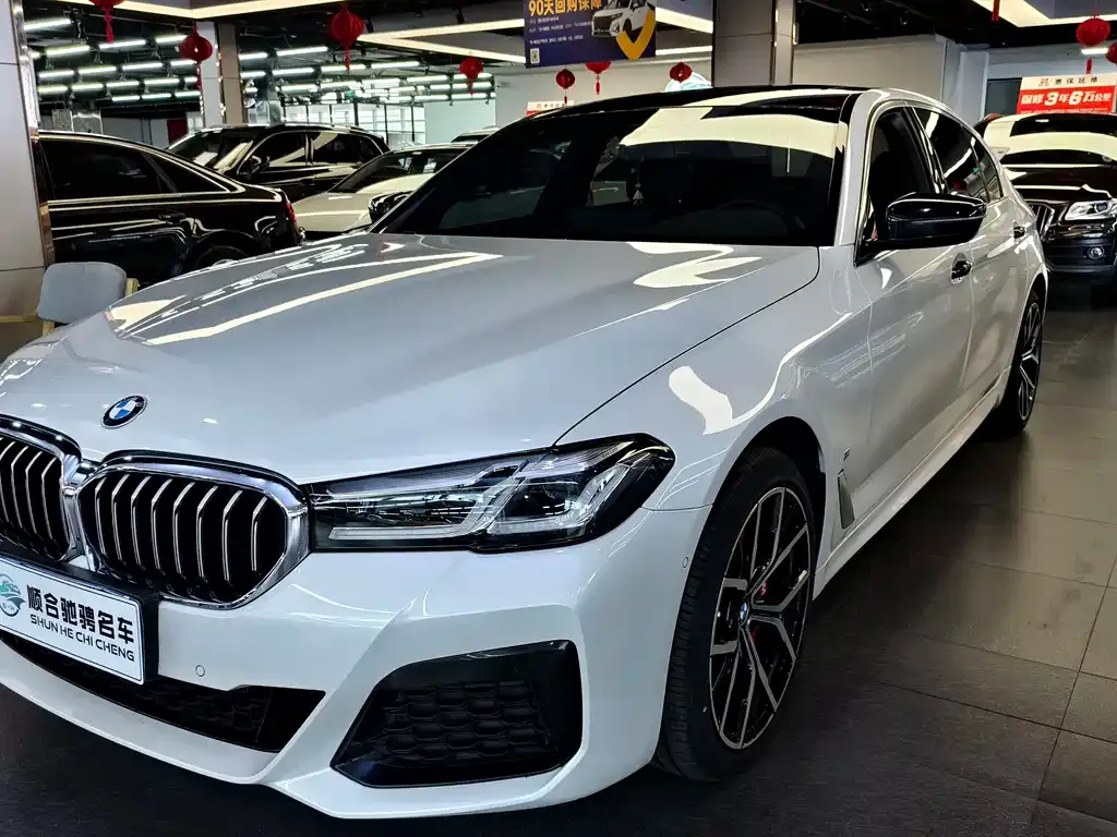 BMW 5 Series — фото 1