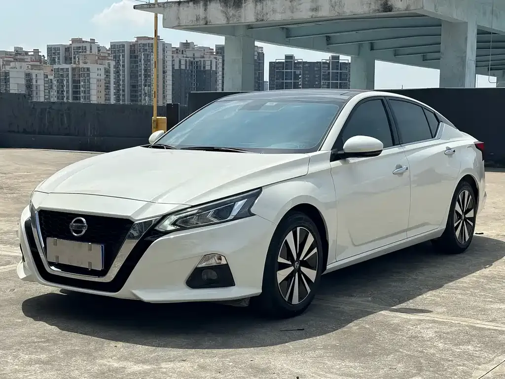 Nissan Teana — фото 1
