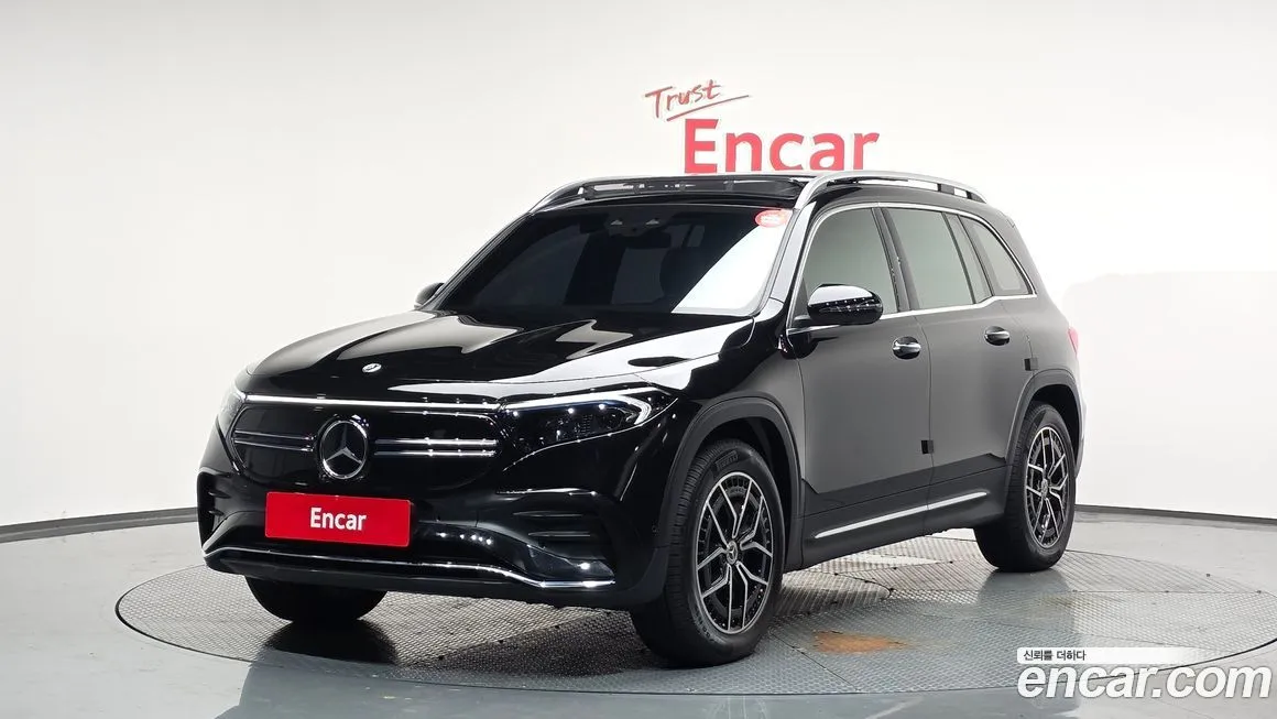 Mercedes-Benz EQB — фото 1
