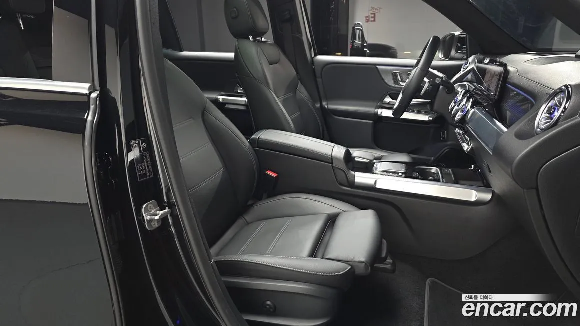 Mercedes-Benz EQB — фото 10