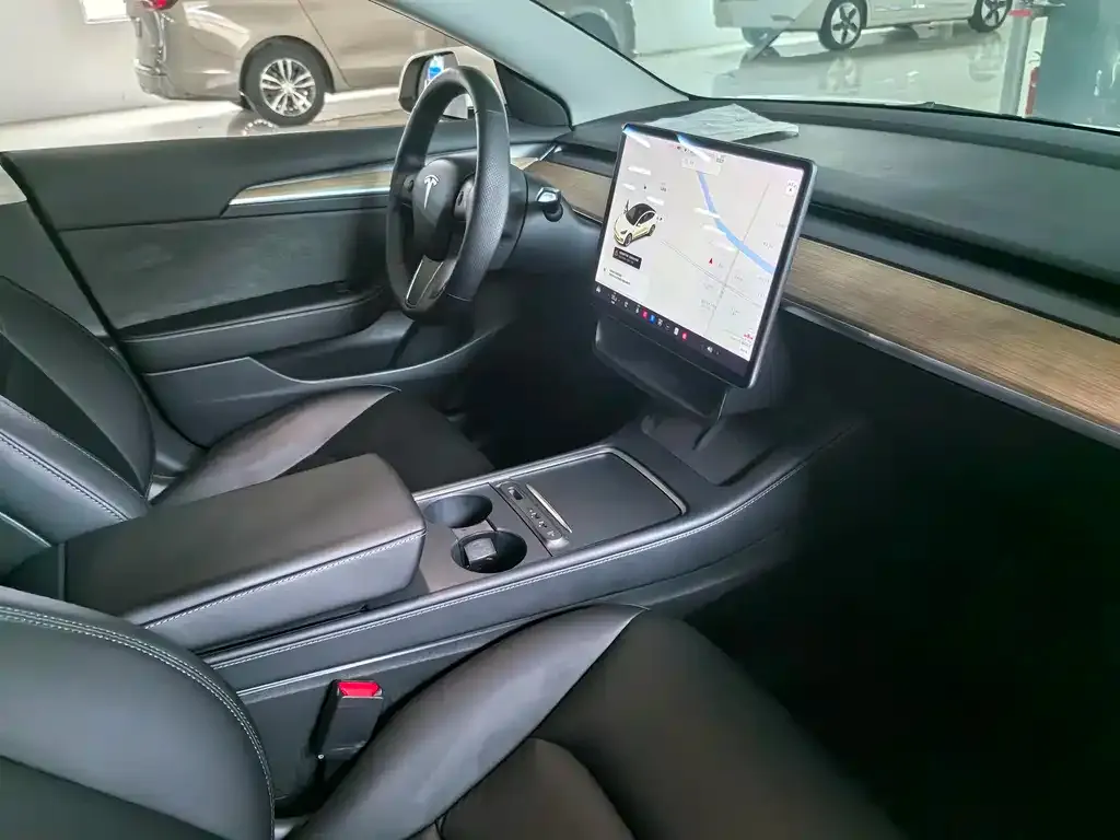 Tesla Model 3 — фото 10