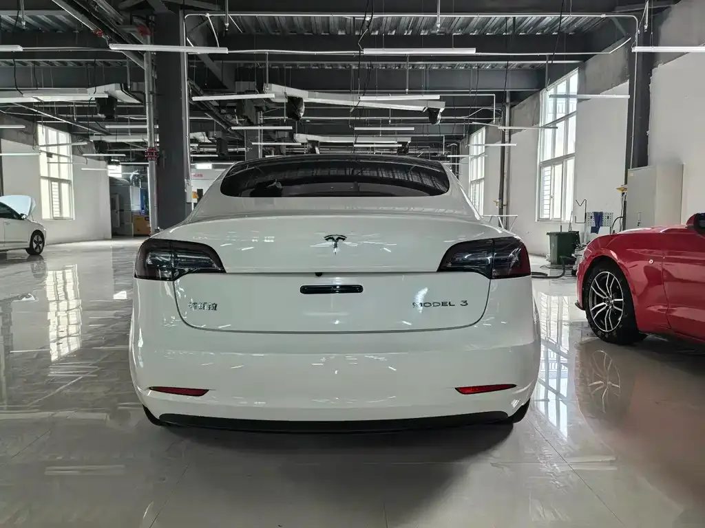 Tesla Model 3 — фото 5