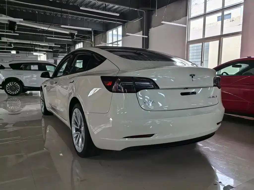 Tesla Model 3 — фото 6