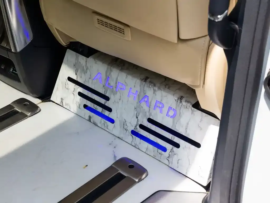 Toyota Alphard — фото 10