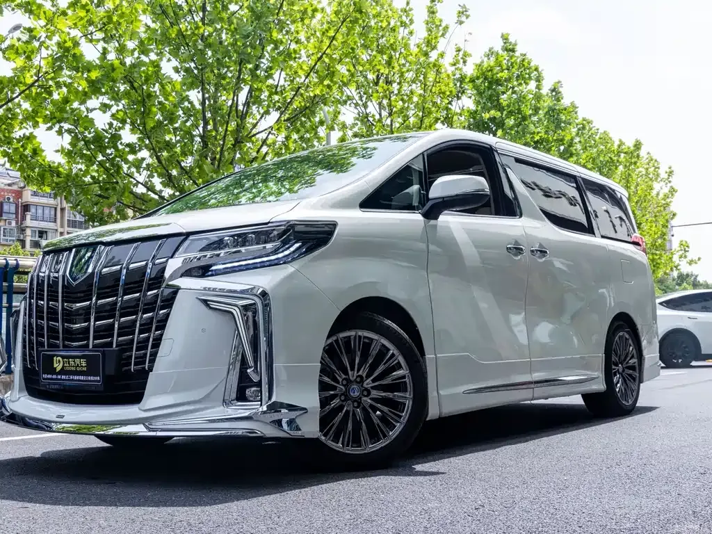 Toyota Alphard — фото 2