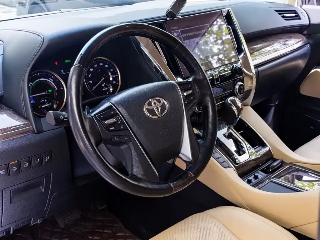 Toyota Alphard — фото 4