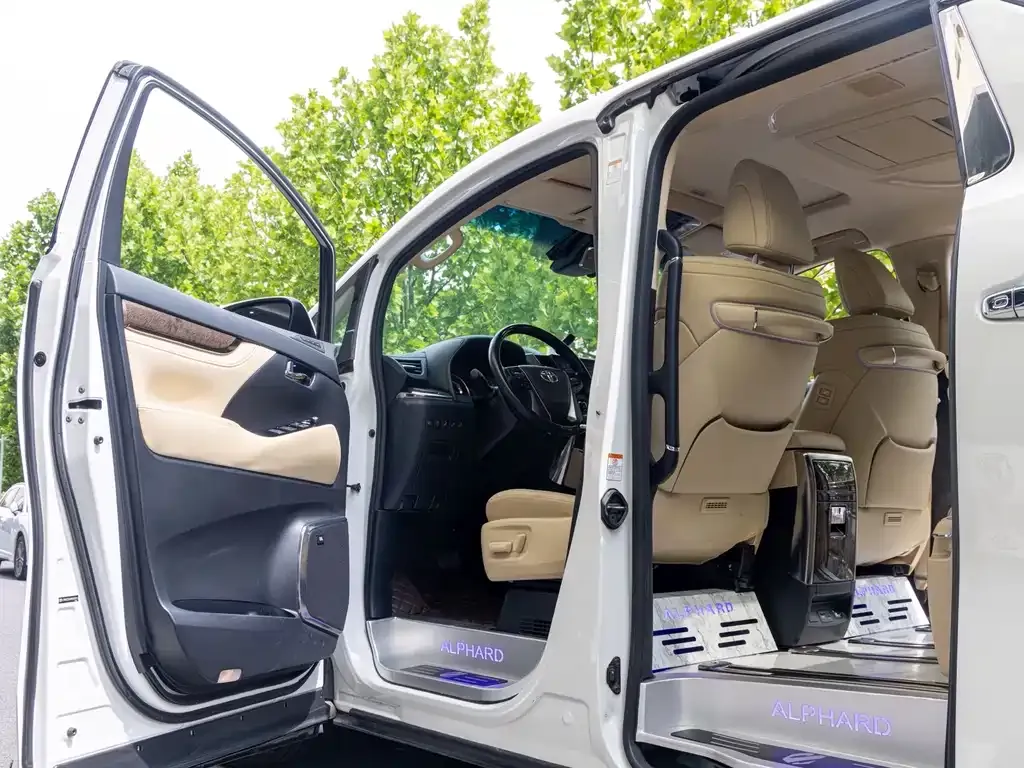 Toyota Alphard — фото 6