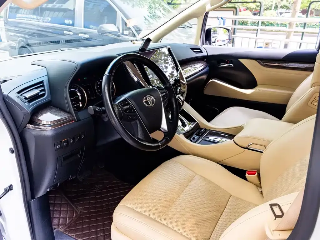 Toyota Alphard — фото 7