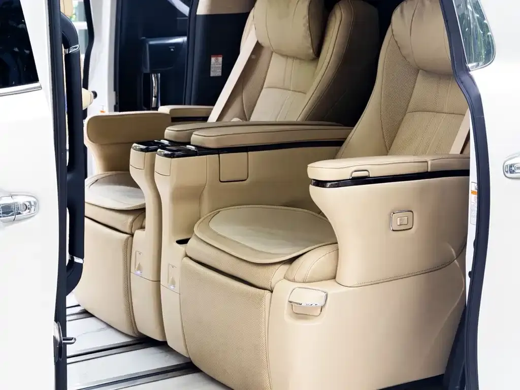 Toyota Alphard — фото 9