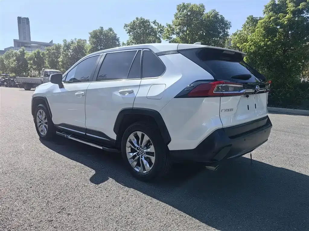 Toyota Wildlander — фото 10