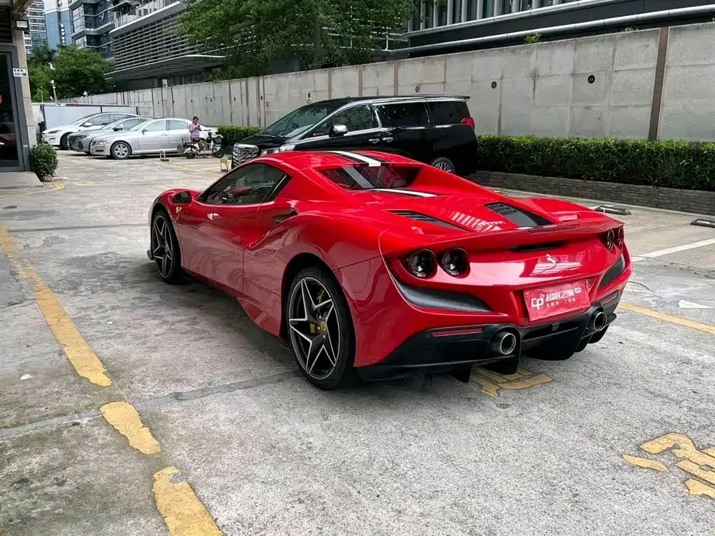 Ferrari F8 — фото 10