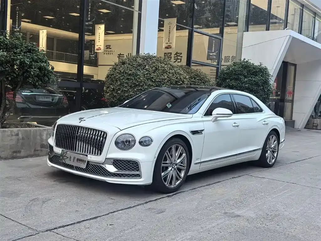 Bentley Flying Spur PHEV — фото 1