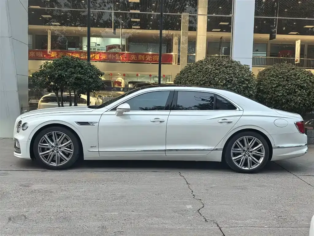 Bentley Flying Spur PHEV — фото 2