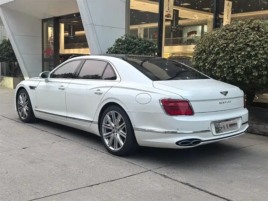 Bentley Flying Spur PHEV — фото 3