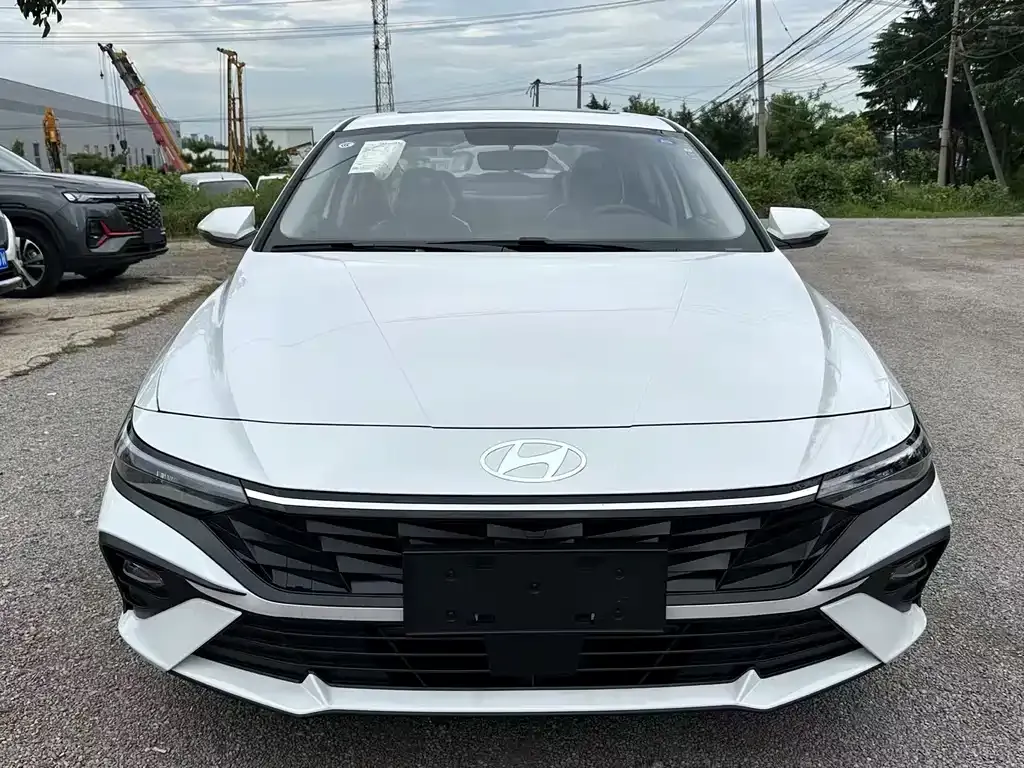 Hyundai Elantra — фото 2