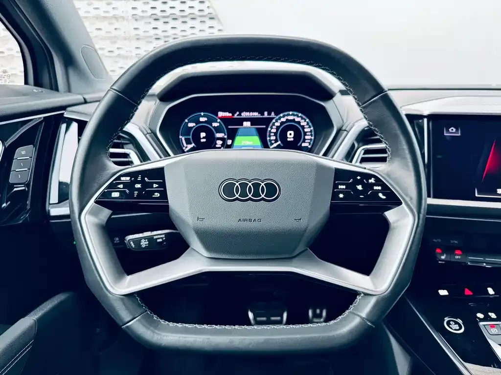 Audi Q4 e-tron — фото 10