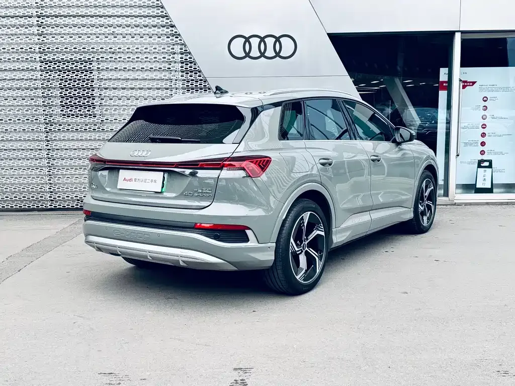 Audi Q4 e-tron — фото 2