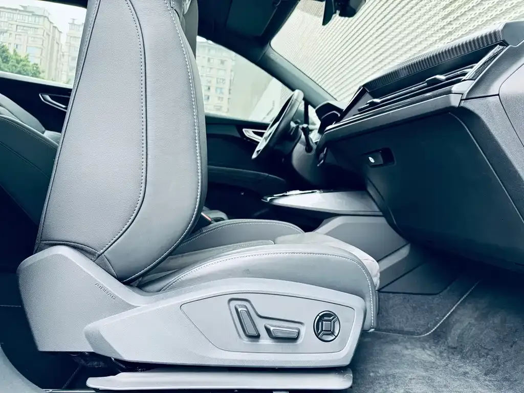 Audi Q4 e-tron — фото 8