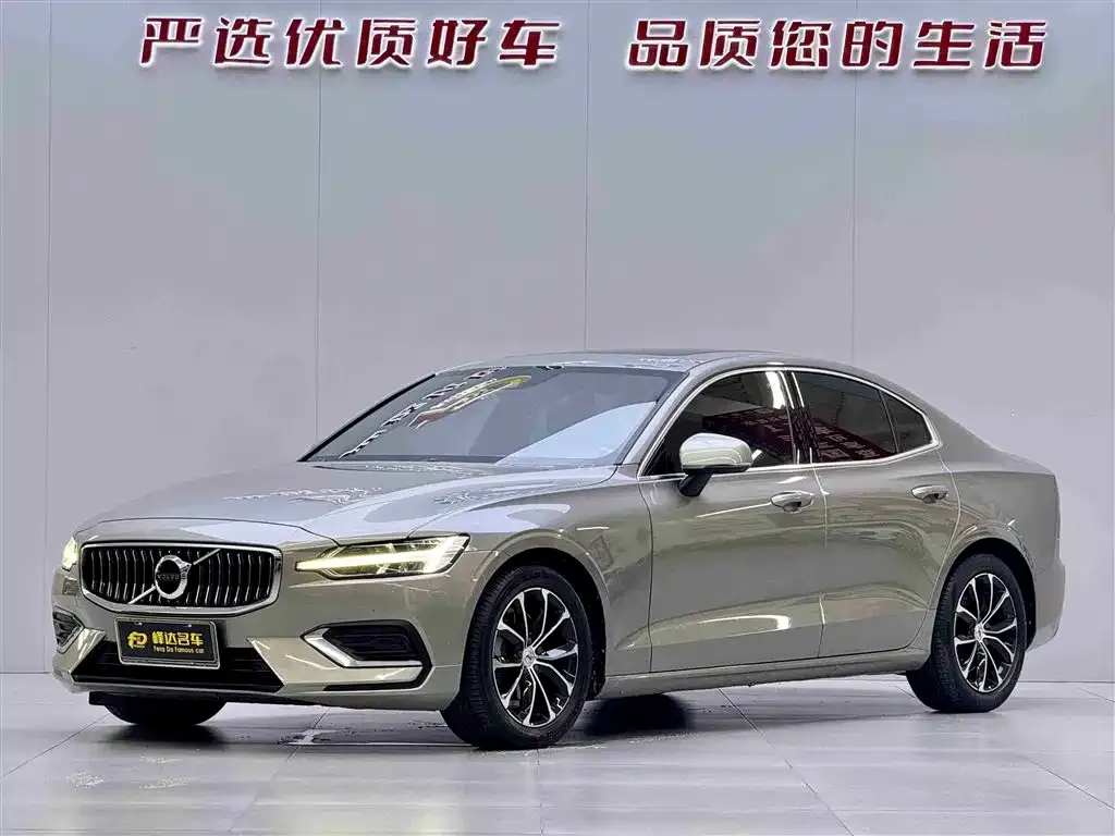 Volvo S60 — фото 1