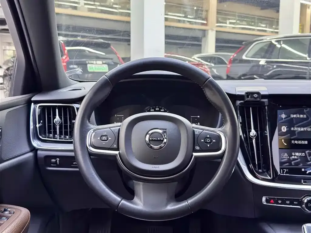 Volvo S60 — фото 10