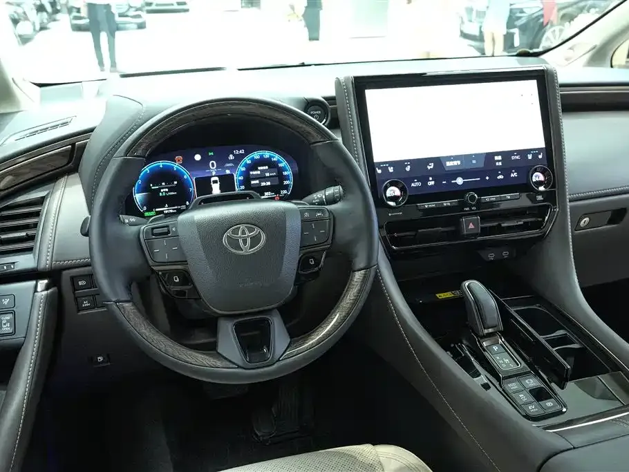 Toyota Alphard — фото 7