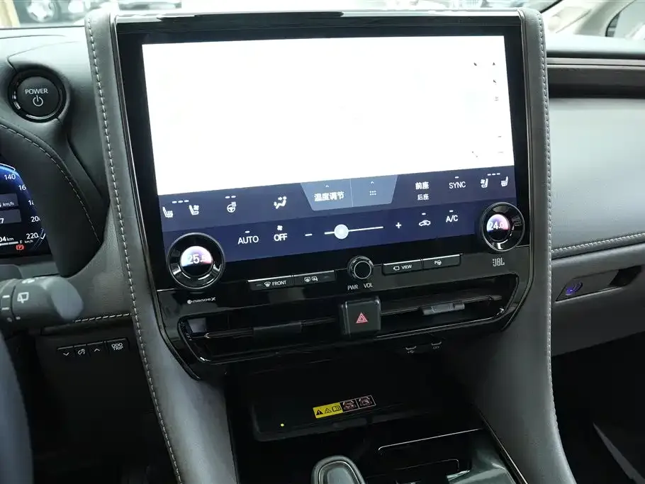 Toyota Alphard — фото 9