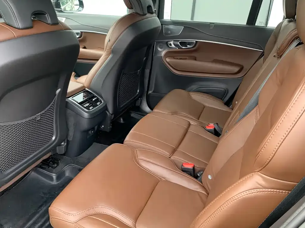 Volvo XC90 — фото 10