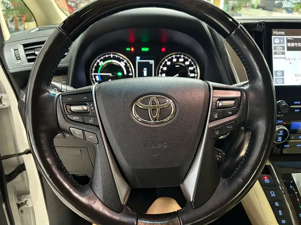 Toyota Vellfire — фото 10