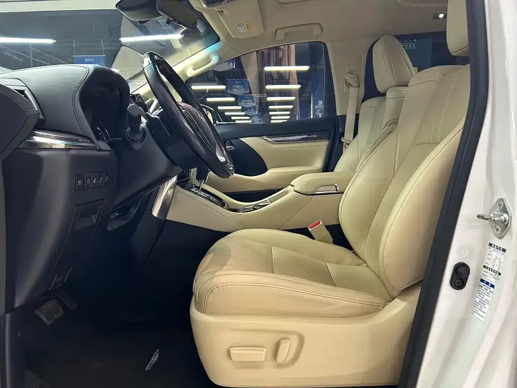 Toyota Vellfire — фото 4
