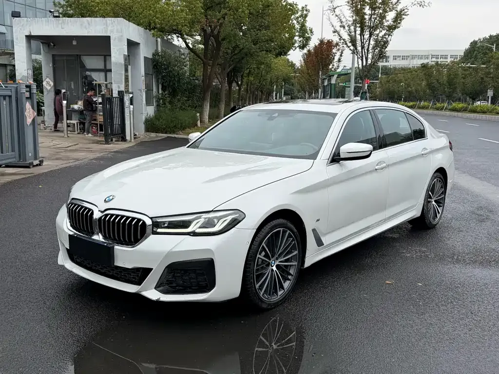 BMW 5 Series — фото 1