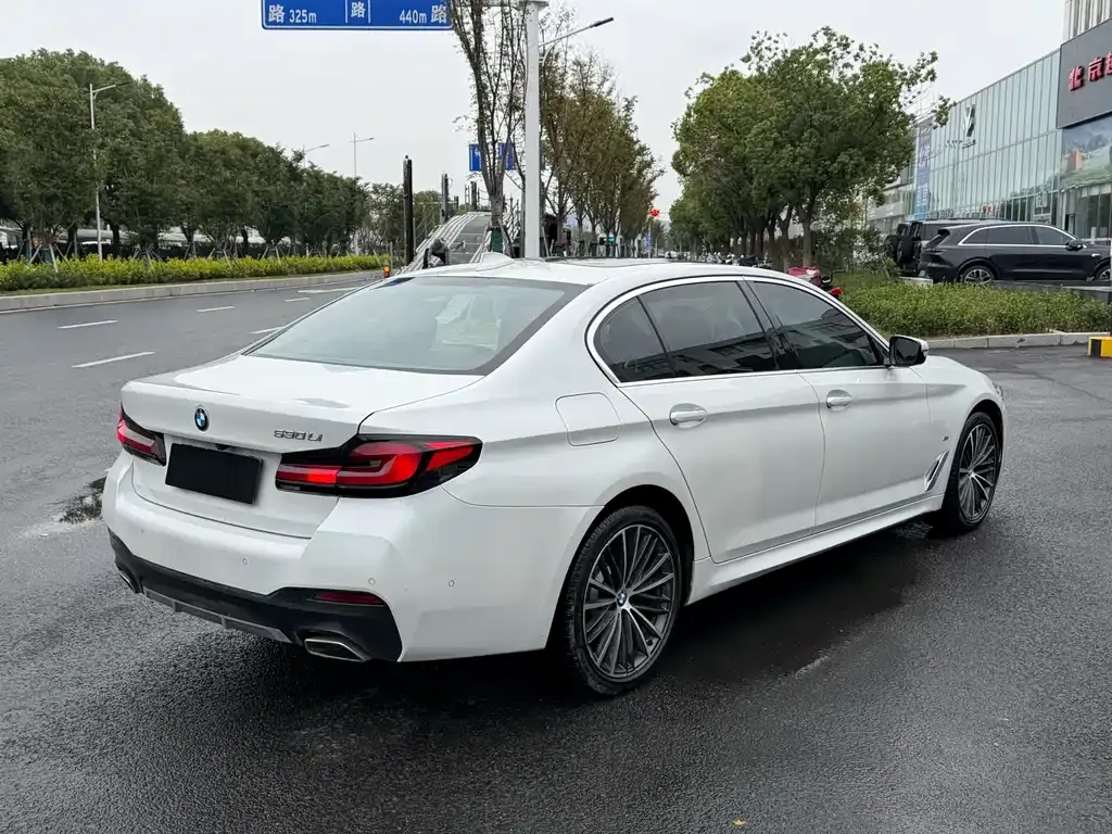 BMW 5 Series — фото 5