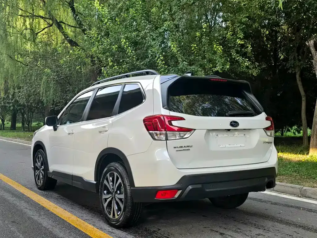 Subaru Forester — фото 4