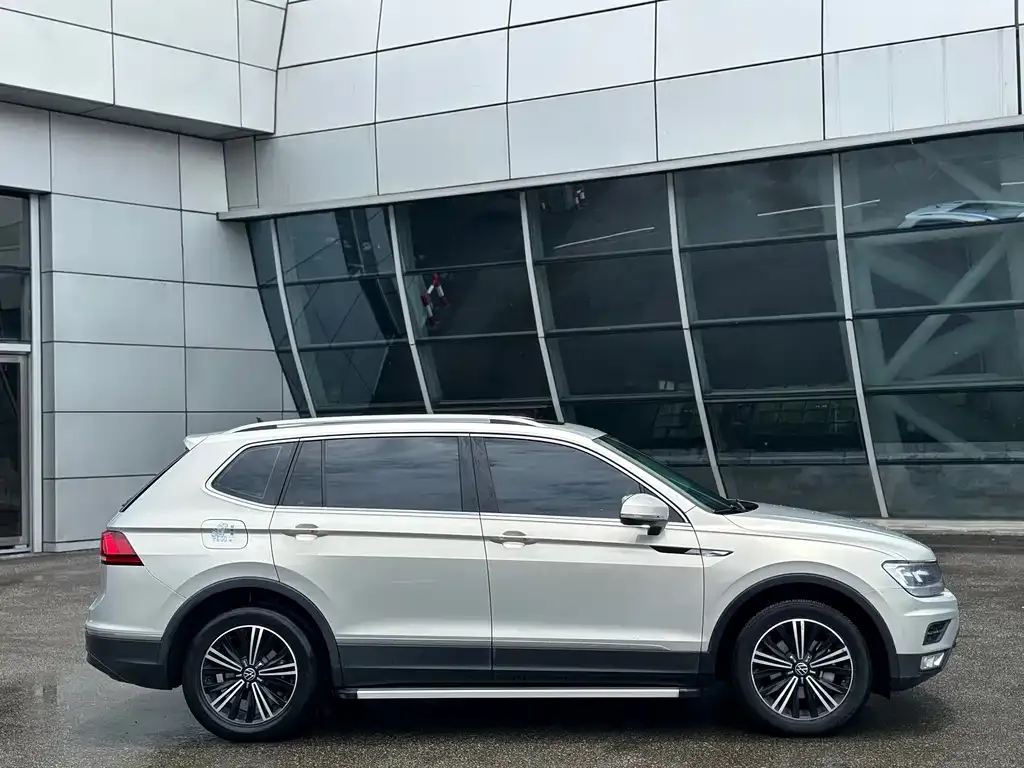 Volkswagen Tiguan L — фото 3