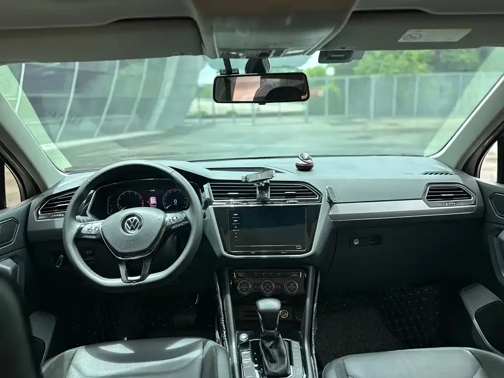 Volkswagen Tiguan L — фото 4