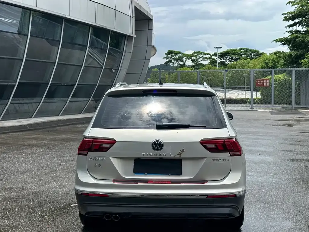 Volkswagen Tiguan L — фото 8
