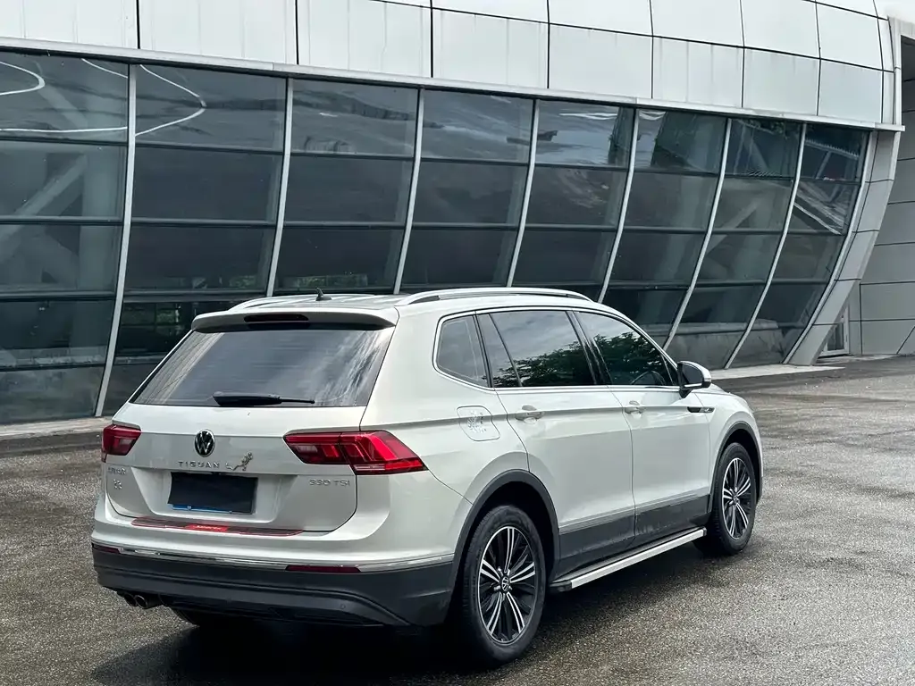 Volkswagen Tiguan L — фото 9