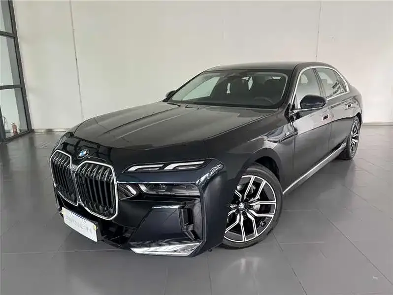 BMW 7 Series — фото 1