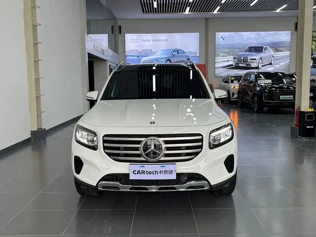 Mercedes-Benz GLB — фото 1