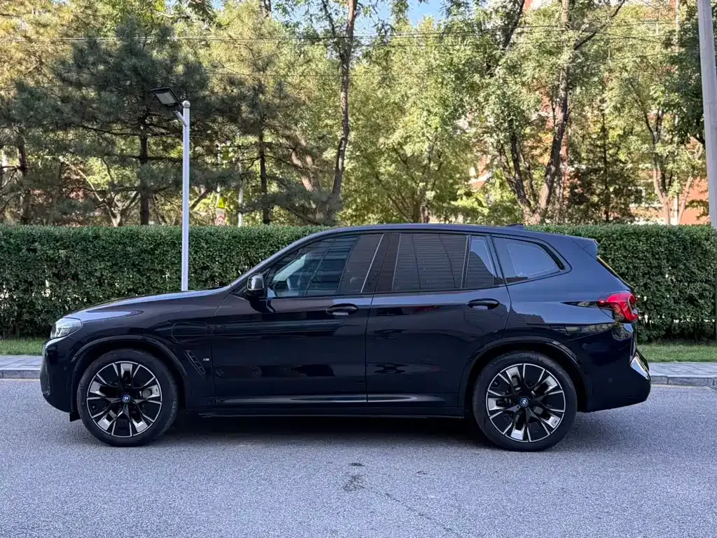 BMW iX3 — фото 2