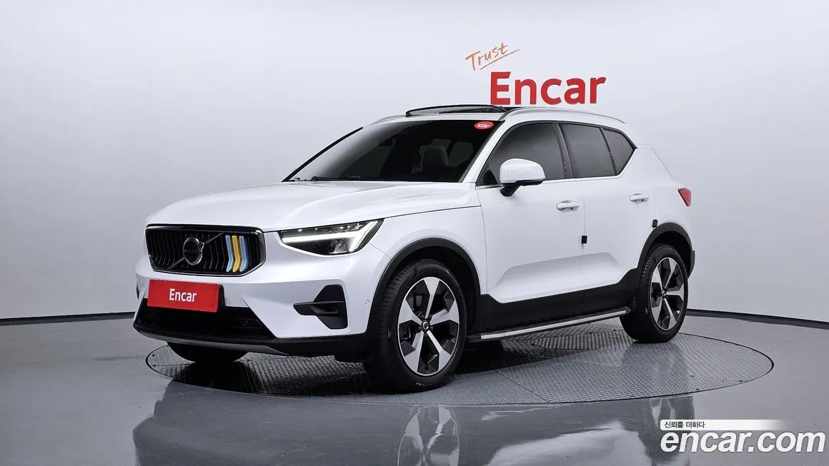 Volvo XC40 — фото 1