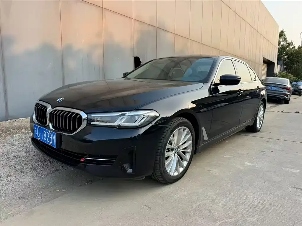BMW 5 Series — фото 1