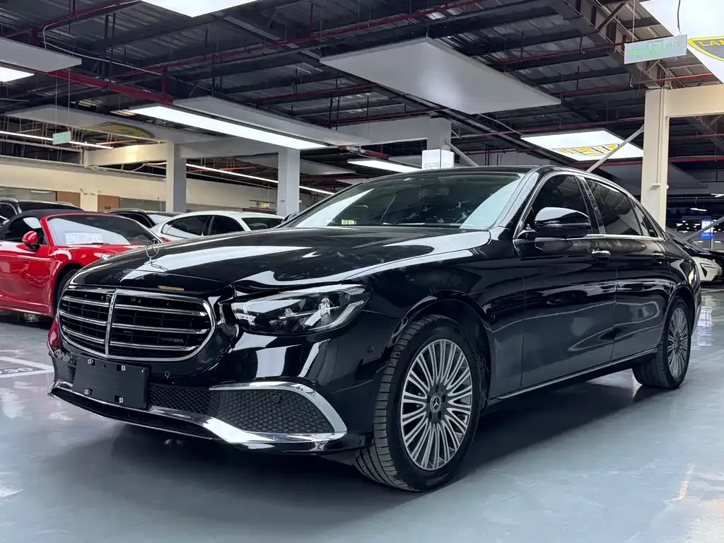 Mercedes-Benz E-Class — фото 1