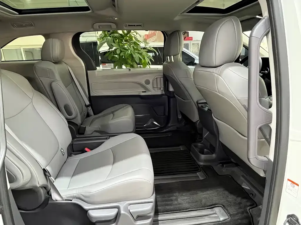Toyota Granvia — фото 9