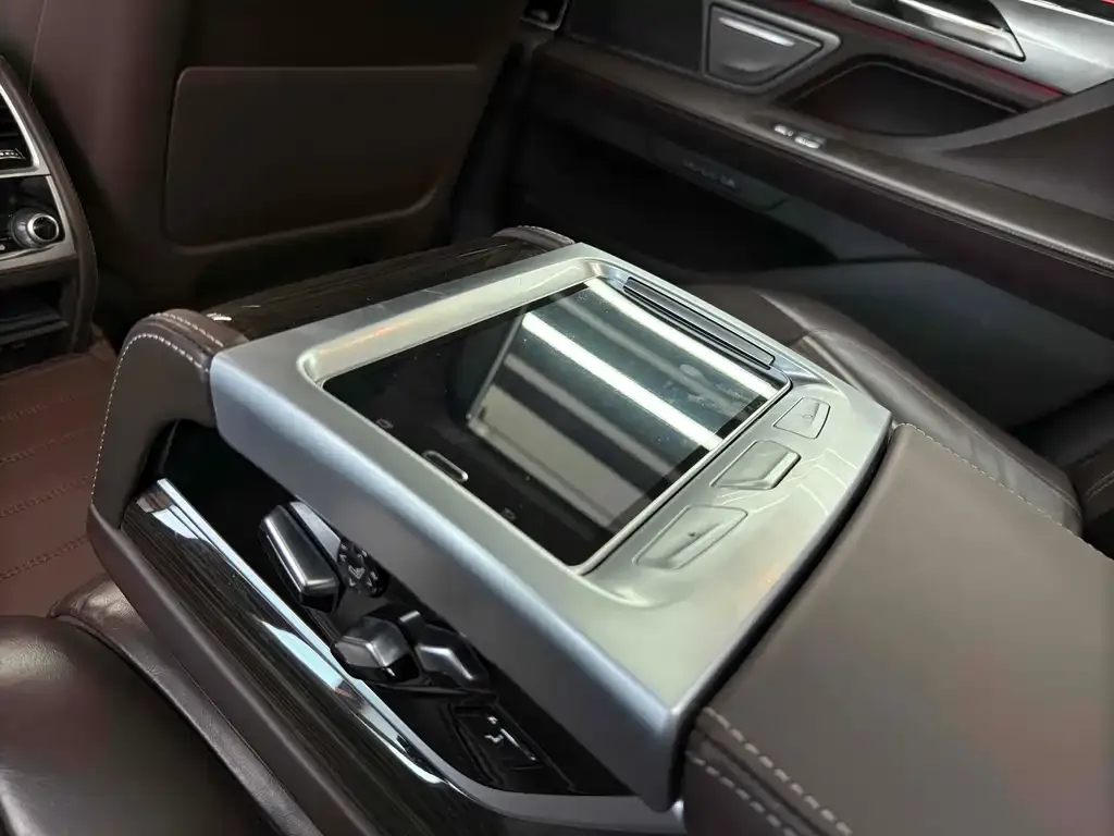 BMW 7 Series — фото 10
