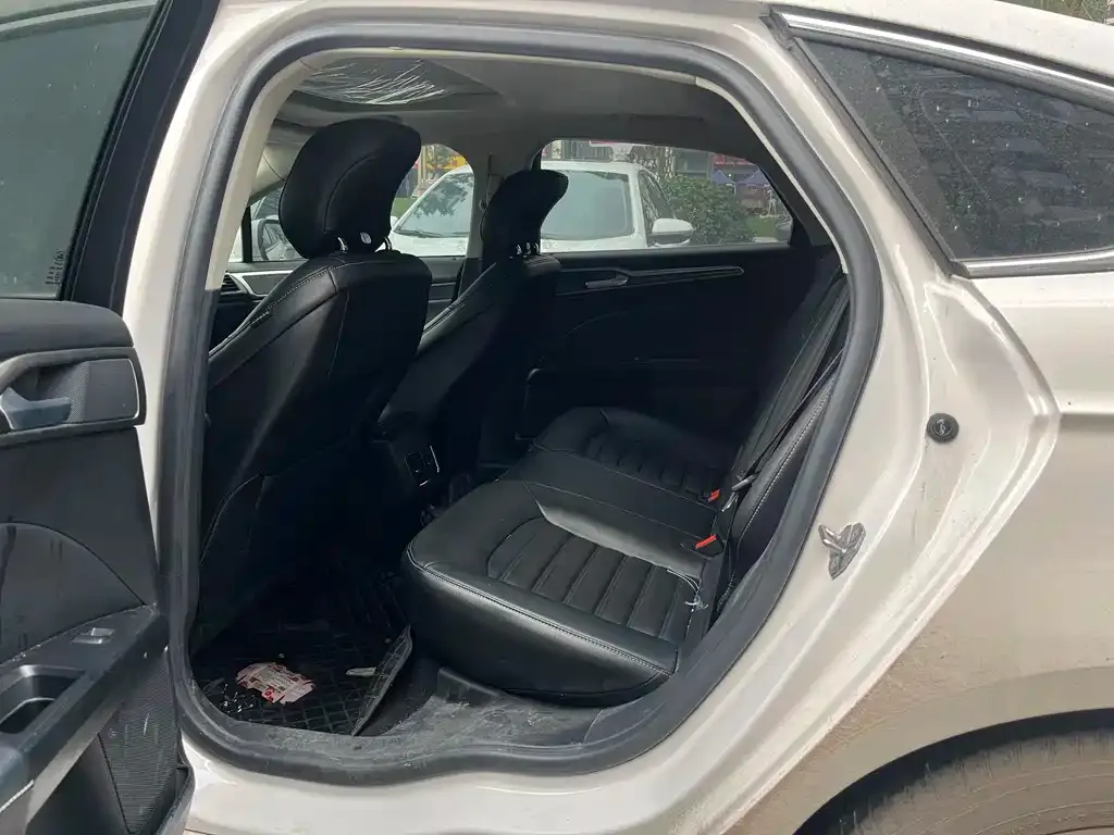 Ford Mondeo — фото 6